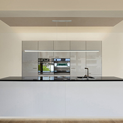 Cirrus Float Center Feed